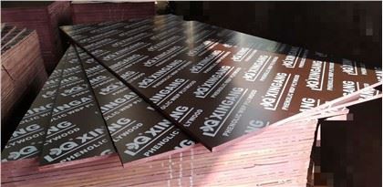 1220x2440mm 18mm nwa mawon wouj fim te fè fas plywood marin klas tablo fenolik tablo pou konstriksyon Itilizasyon